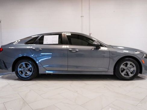 Used 2022 Kia K5 LX image 32