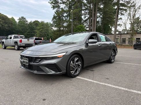 Certified 2024 Hyundai Elantra Limited FWD image 2