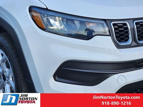 Used 2025 Jeep Compass Sport AWD/4WD image 9