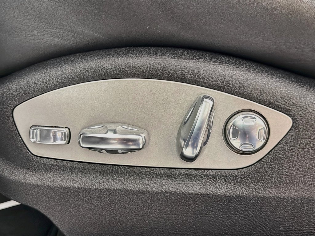 Certified 2023 Porsche Macan AWD/4WD image 22