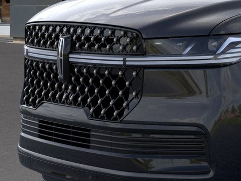 New 2026 Lincoln Navigator L Black Label AWD/4WD image 16