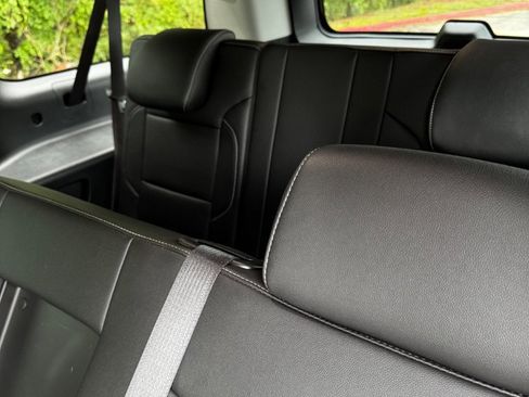 Used 2018 Chevrolet Suburban LT AWD/4WD image 17
