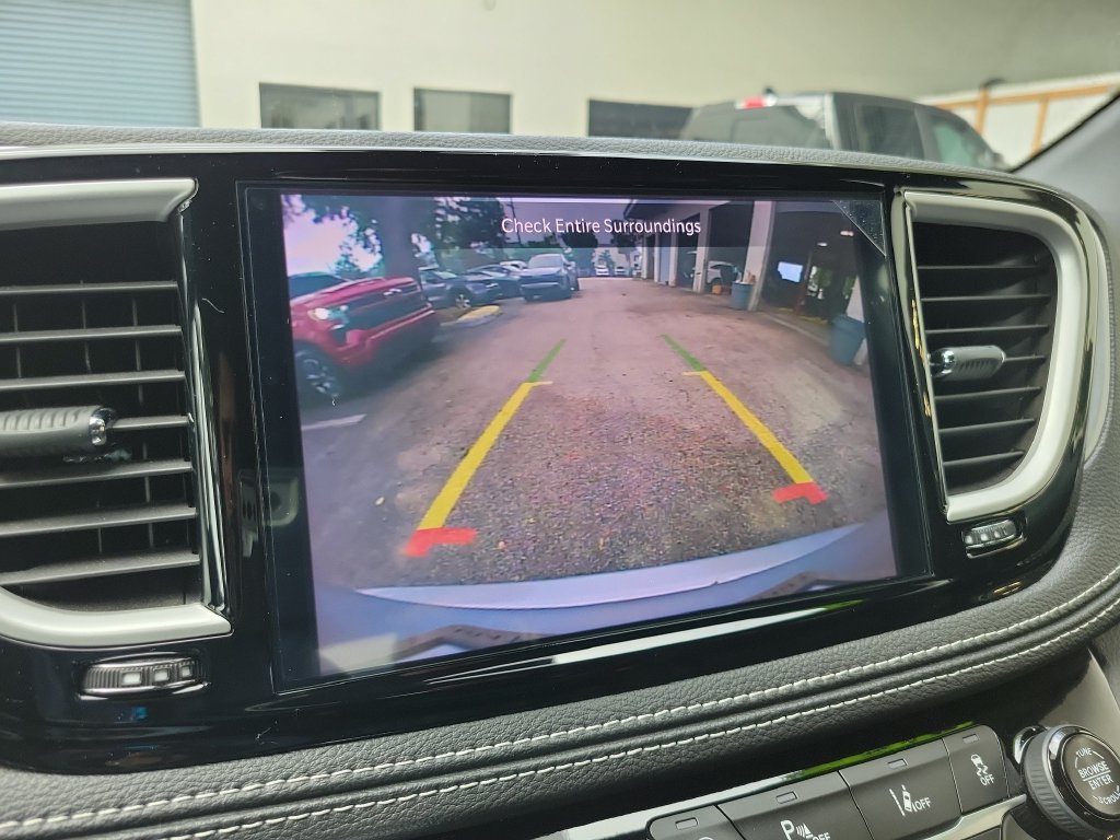 Used 2024 Chrysler Pacifica Touring FWD image 26