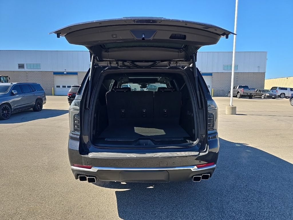 Used 2025 Chevrolet Suburban High Country w/ Sun And Tow Package AWD/4WD image 6