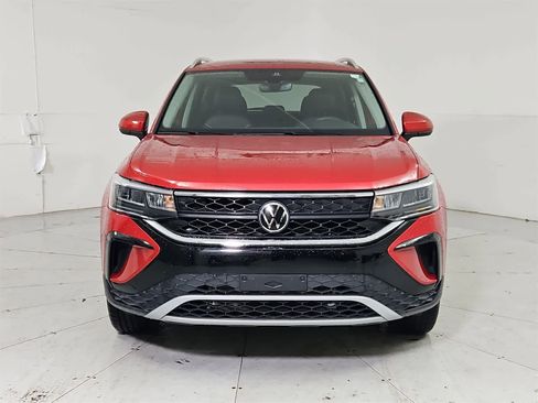 Certified 2024 Volkswagen Taos SE image 9