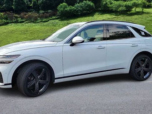 Certified 2025 Genesis GV70 3.5T Sport w/ Sport Advanced Package image 4