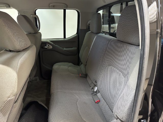 Used 2017 Nissan Frontier SV w/ SV Value Truck Package AWD/4WD image 13