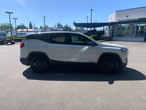 Used 2021 GMC Terrain SLE w/ Driver Convenience Package FWD image 8