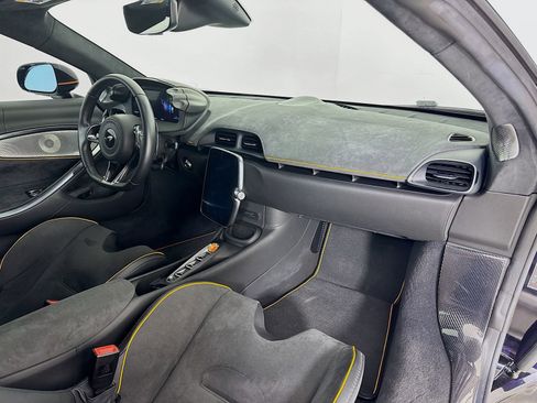 Used 2025 McLaren Artura Spider RWD image 9