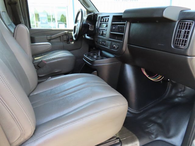 Used 2017 Chevrolet Express 2500 RWD image 30