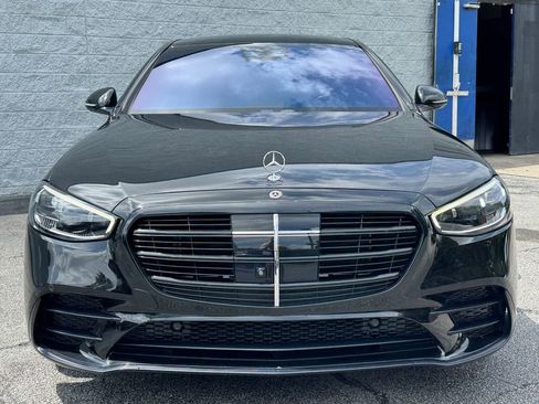 Used 2022 Mercedes-Benz S 500 4MATIC w/ AMG Line Package image 2