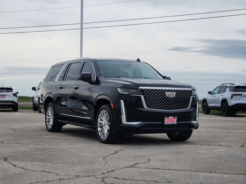 Used 2023 Cadillac Escalade ESV Premium Luxury AWD/4WD image 3
