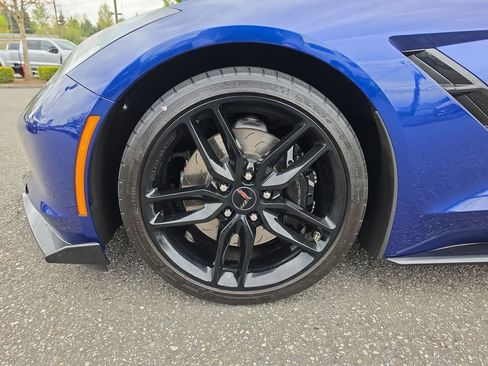 Used 2017 Chevrolet Corvette Stingray Coupe w/ Carbon Flash Badge Package RWD image 32