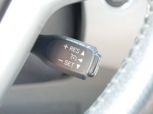 Used 2017 Toyota Sienna XLE FWD image 25