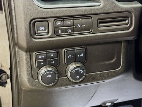 Used 2024 Chevrolet Suburban Premier AWD/4WD image 10