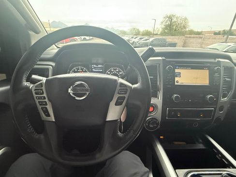 Used 2018 Nissan Titan SV w/ SV Convenience Package image 21