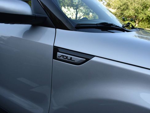 Used 2017 Kia Soul + FWD image 33