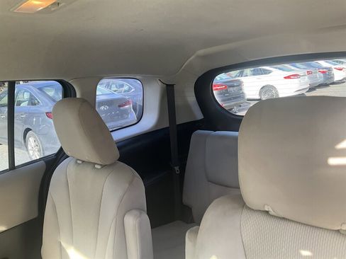 Used 2015 MAZDA MAZDA5 Sport image 13