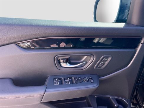 Used 2025 Honda Pilot TrailSport image 9