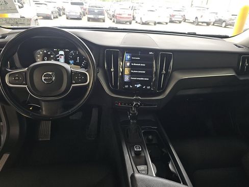 Used 2018 Volvo XC60 T5 Momentum w/ Vision Package AWD/4WD image 6