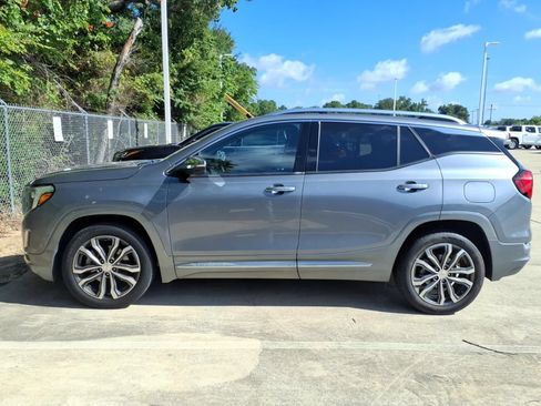 Used 2020 GMC Terrain Denali w/ Denali Premium Package FWD image 8