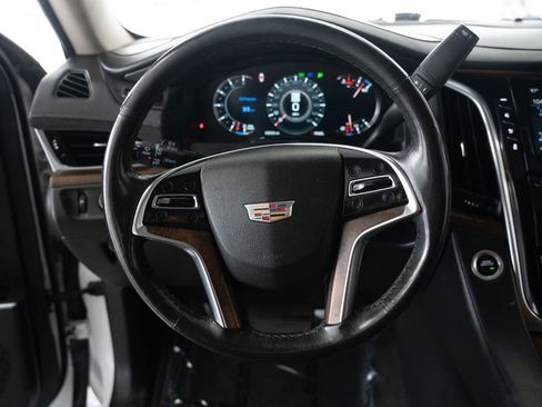 Used 2020 Cadillac Escalade ESV Premium Luxury image 18