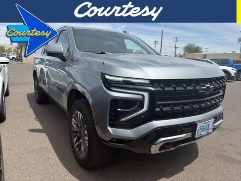 Used 2025 Chevrolet Suburban Z71 image 1