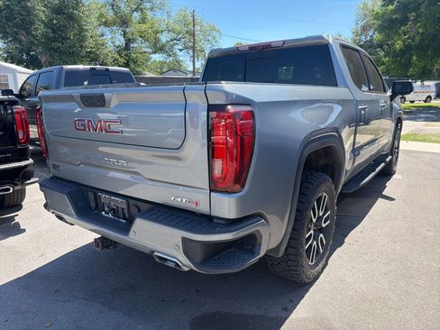 Used 2023 GMC Sierra 1500 AT4 w/ Technology Package AWD/4WD image 11