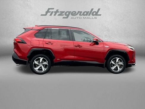 Used 2023 Toyota RAV4 SE image 3