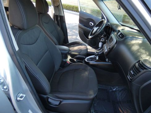 Used 2018 Kia Soul image 28