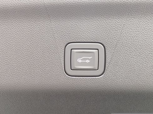 New 2025 Chevrolet Suburban Premier image 14