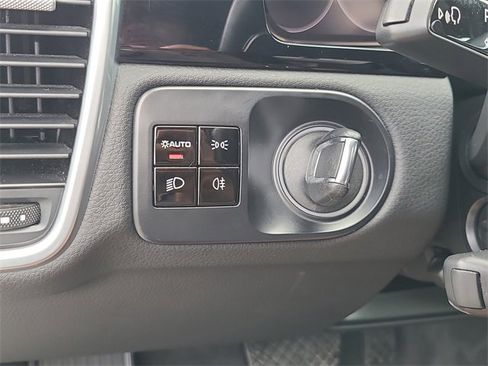 Used 2021 Porsche Cayenne image 21