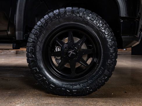 Used 2025 GMC Sierra 1500 Denali AWD/4WD image 12