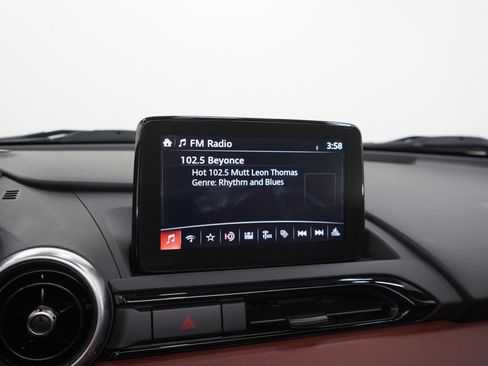 Used 2018 MAZDA MX-5 Miata RF Grand Touring w/ Interior Package RWD image 17