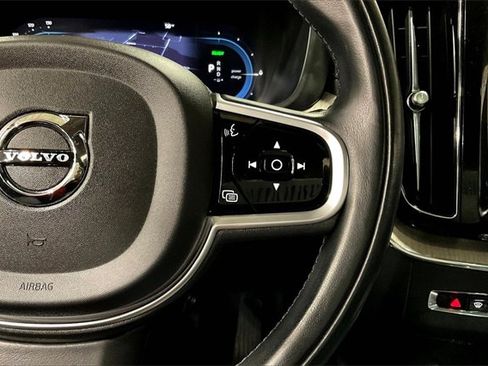 Certified 2022 Volvo XC60 T8 Inscription w/ Advanced Package image 19
