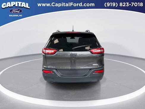 Used 2016 Jeep Cherokee Latitude w/ Safety/Convenience Group FWD image 7