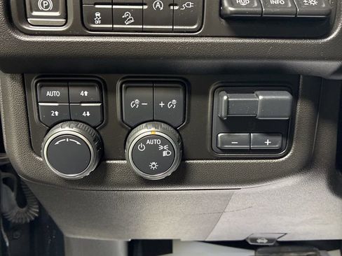 Used 2021 Chevrolet Tahoe Premier w/ Premium Package image 15