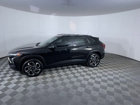 Used 2025 Chevrolet Trax RS w/ Driver Confidence Package image 4