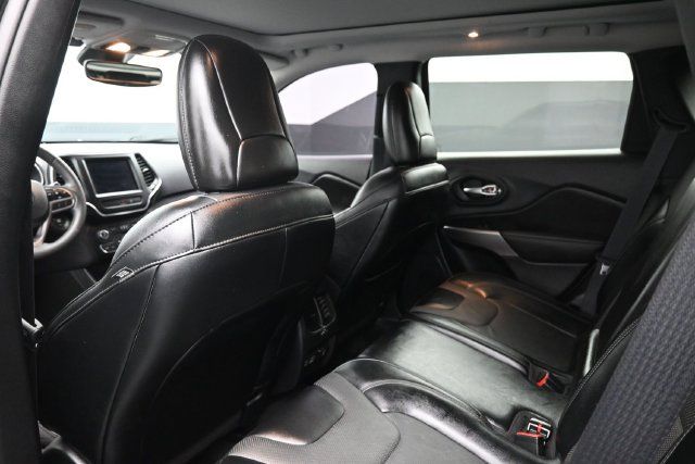 Used 2022 Jeep Cherokee Latitude Lux w/ Sun & Sound Group AWD/4WD image 21