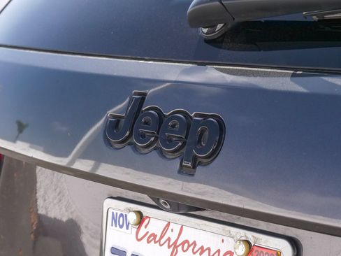 Used 2015 Jeep Grand Cherokee High Altitude AWD/4WD image 11