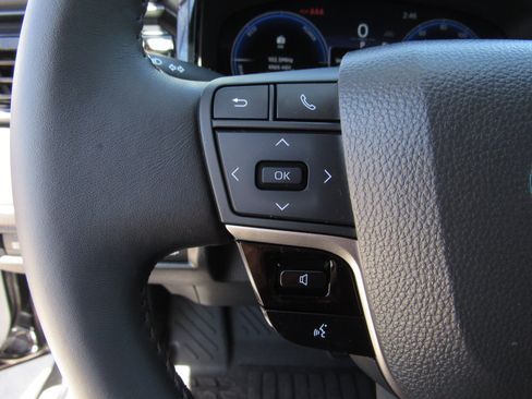 Used 2025 Toyota Camry XLE FWD image 22