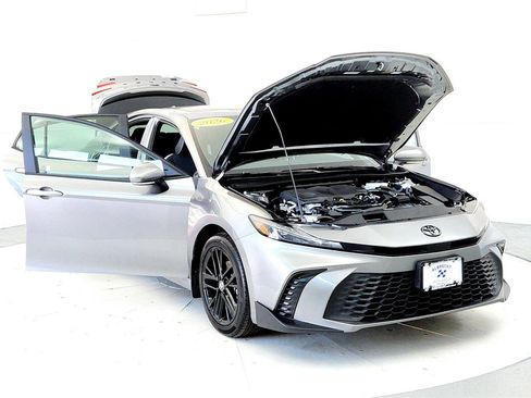 Certified 2026 Toyota Camry SE AWD/4WD image 9