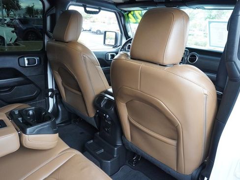 Used 2022 Jeep Wrangler Unlimited Sahara image 11