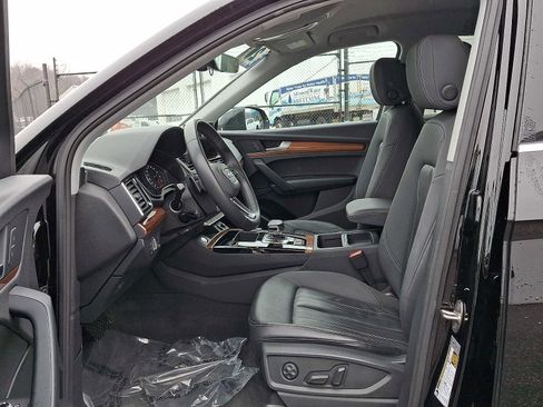 Used 2021 Audi Q5 Premium image 13