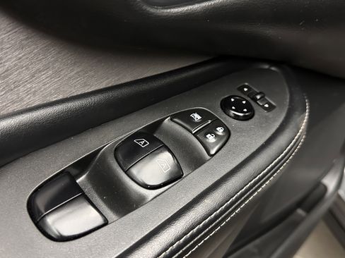 Used 2022 Nissan Murano SV FWD image 11