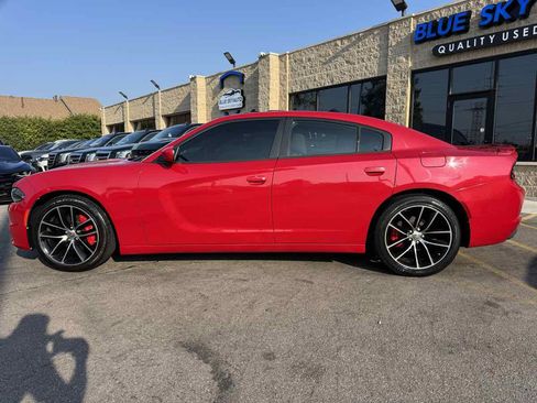 Used 2015 Dodge Charger SE w/ Power Sunroof Group RWD image 8