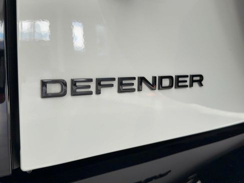 Used 2024 Land Rover Defender 110 X-Dynamic SE AWD/4WD image 31