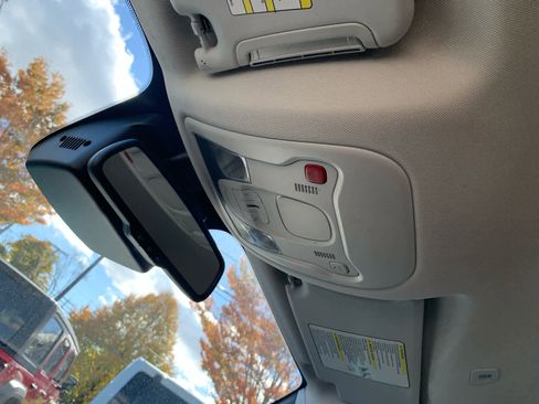 Used 2020 Jeep Renegade Latitude w/ Safety & Security Group II image 27