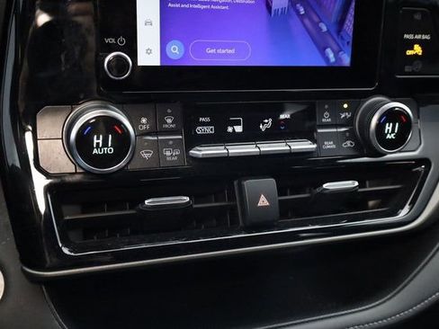 Used 2024 Toyota Highlander LE image 19