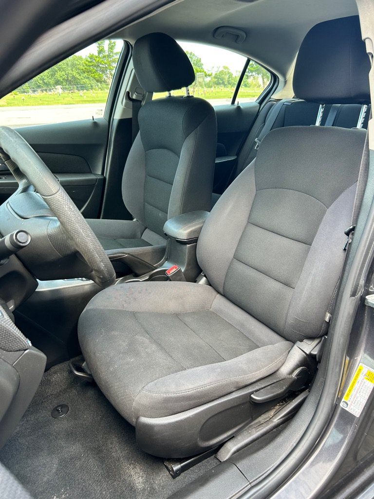 Used 2016 Chevrolet Cruze LT FWD image 9